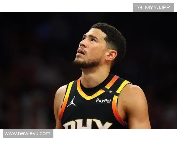 布克首节得分全在半场表现平平9分3助3失误正负值5引发关注