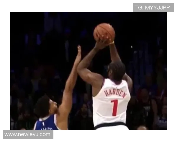 哈登再度燃尽赛场格莱姆斯手肘碰撞引发热议