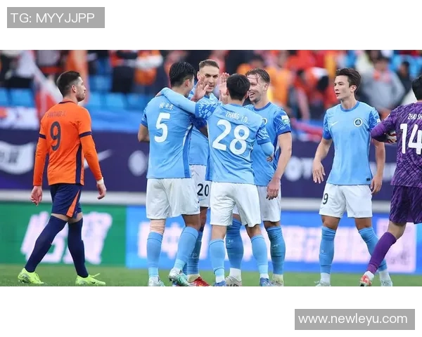 武汉三镇对阵深圳新鹏城半场战报埃杜加西亚再度破门杨一鸣遭遇红牌处罚