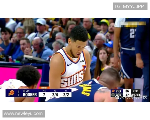 布克首节表现惊艳三分球全中助力球队轻松领先