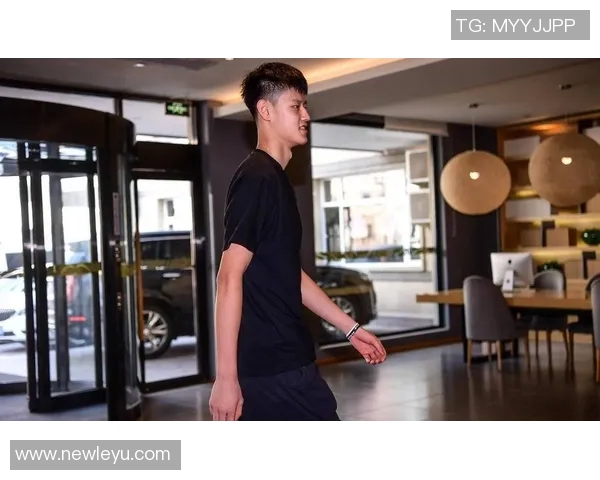 卡梅隆托马斯赞曾凡博篮球智慧与文化交流的双重贡献